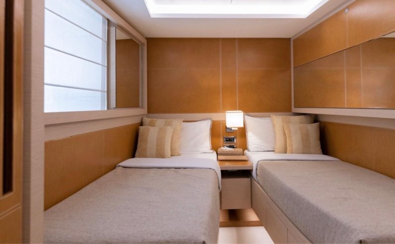 
								BENETTİ DELFİNO 93 full									