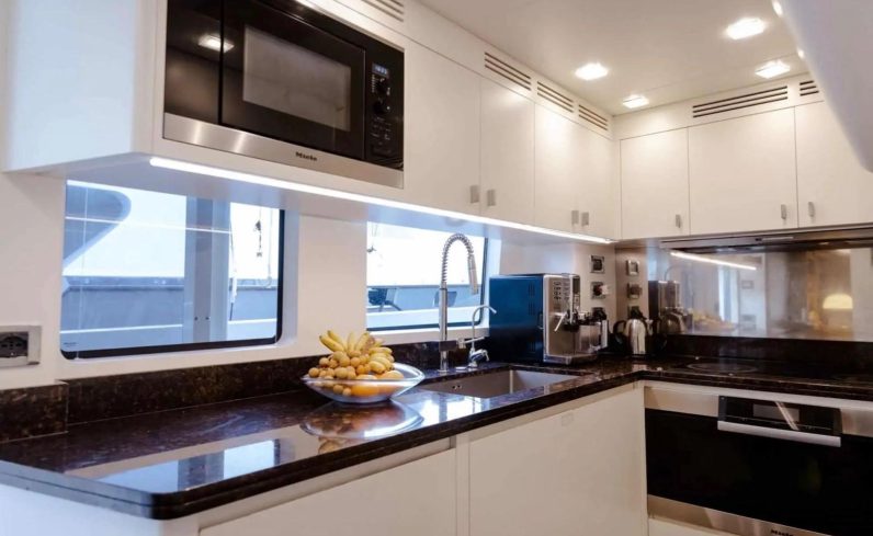 
								BENETTİ DELFİNO 93 full									