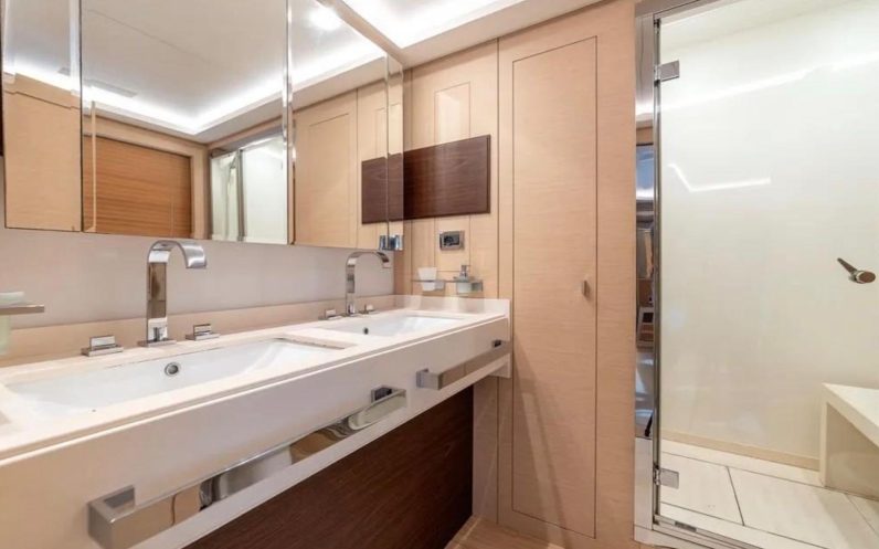 
								BENETTİ DELFİNO 93 full									