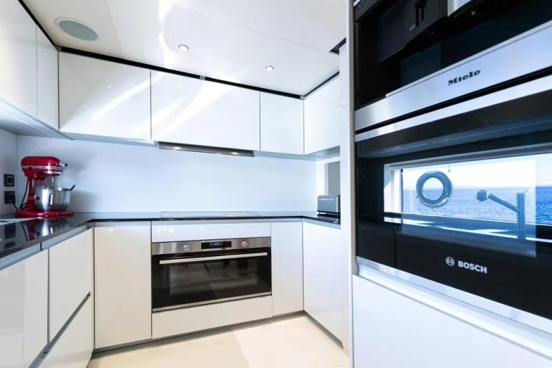 
								CUSTOM LINE 106 full									