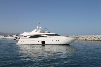 FERRETTI 830